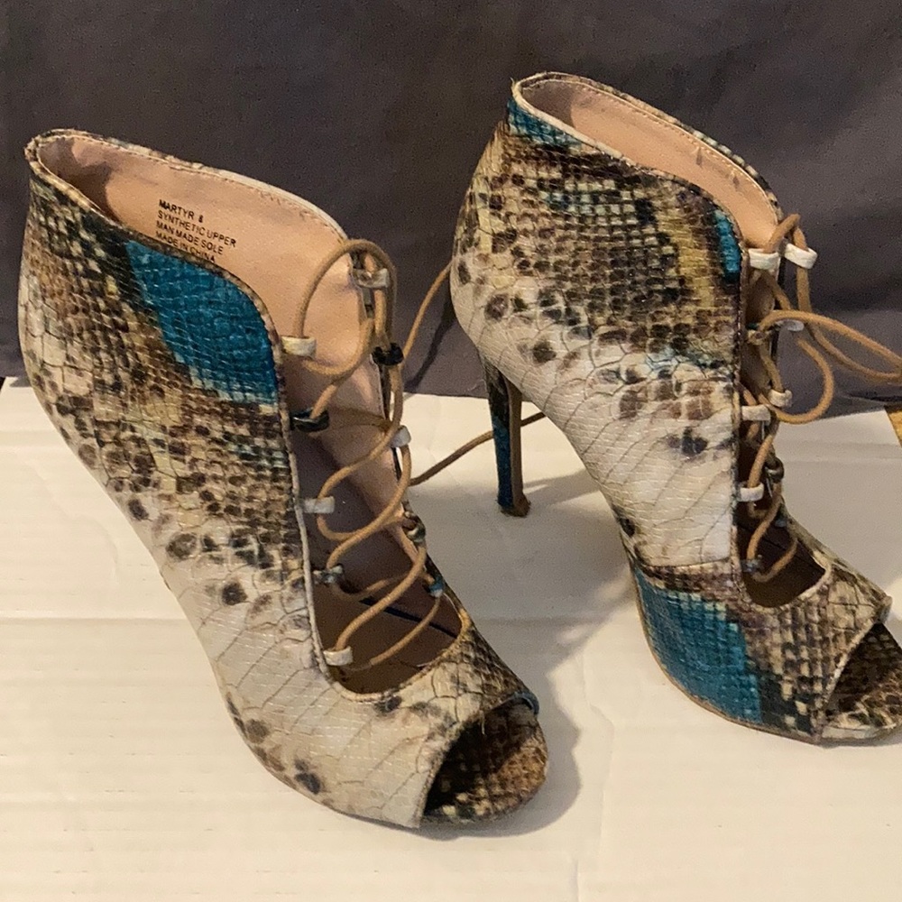 Zigisoho, Size 8, Multi Color (Dsw) - image 1